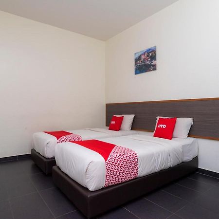 Oyo 44095 Bluewater Hotel Mersing Ngoại thất bức ảnh